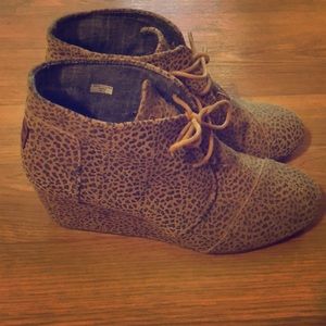 SALE😍 Leopard print TOMS heels ❤️ Size 12